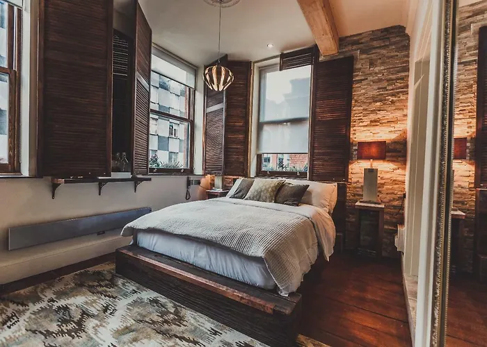 The Cow Hollow Hotel
